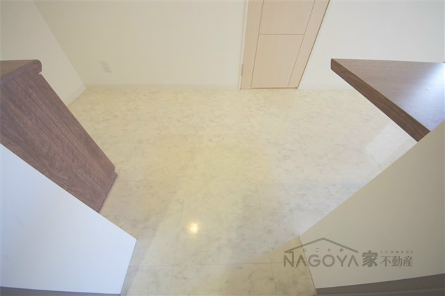 ＩＺＵＭＩ １ 玄関