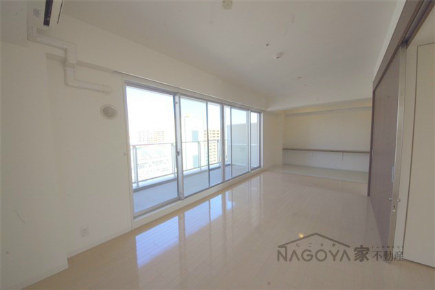 ＩＺＵＭＩ １ リビング