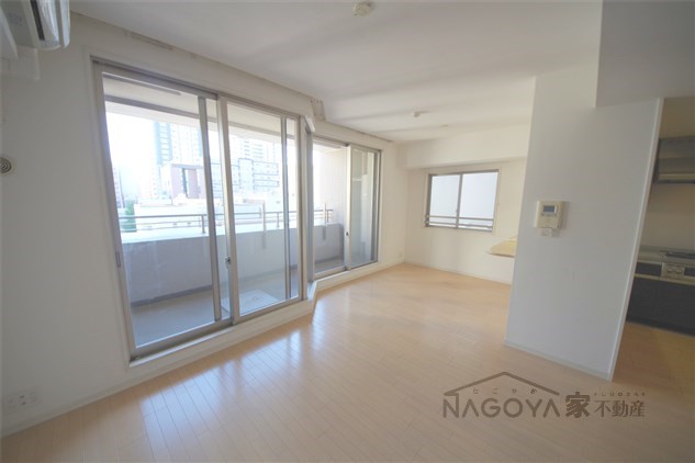 meLiv上前津 リビング