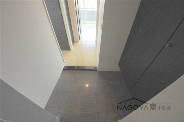 アーデン泉プレミア 玄関