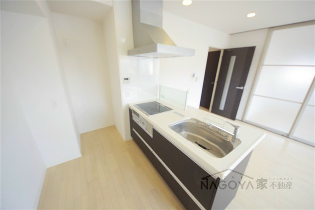 アーデン泉プレミア キッチン