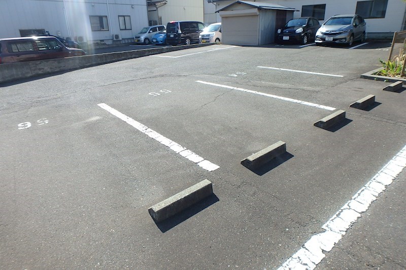 ドルチェウエダ 駐車場