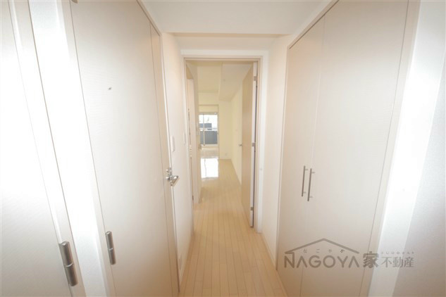 カスタリア栄 玄関