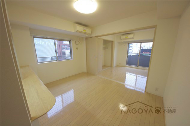 カスタリア栄 リビング