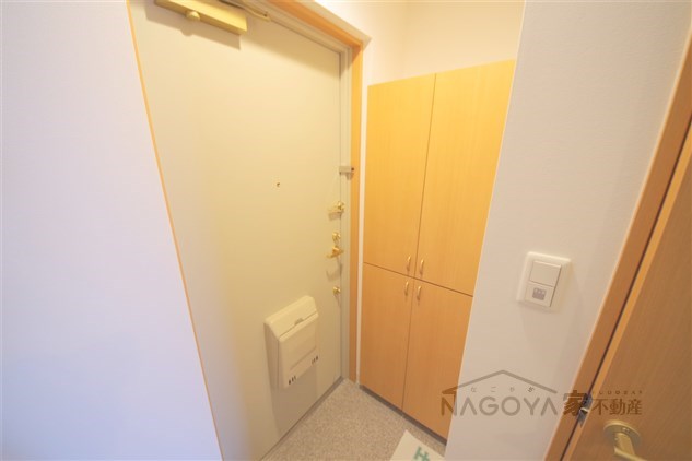 グレイス新栄 玄関