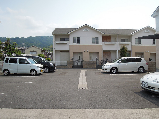ツインコートいたくら 駐車場