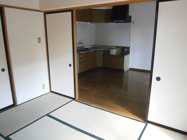 静鉄宮下町マンション ベッドルーム