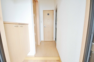 オーク上富野 玄関