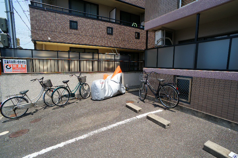 ヴィラパーシモン 駐車場