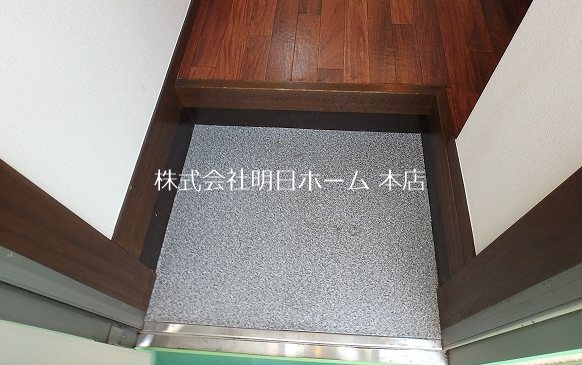 アムール中根 玄関