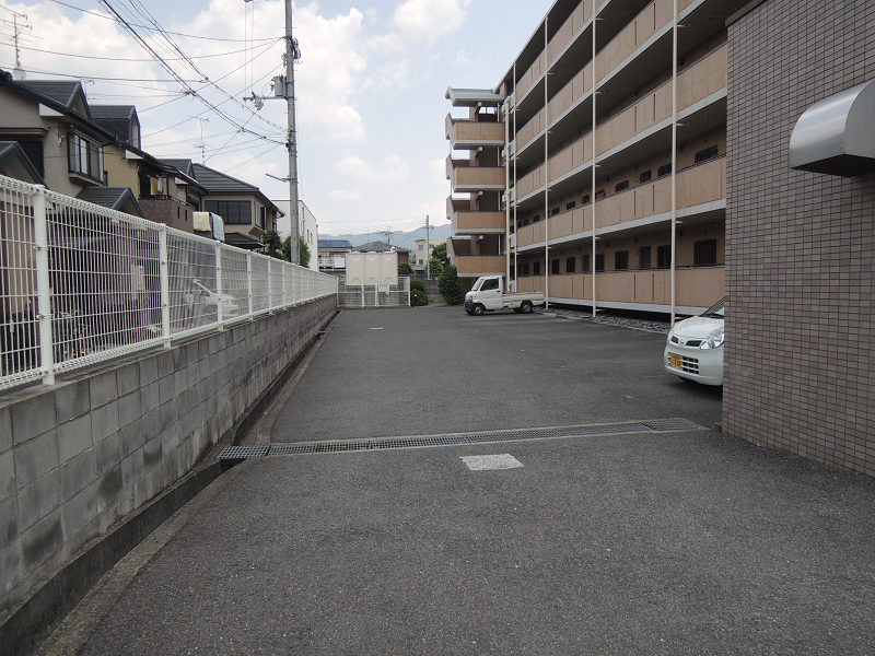 アルベーロ和生 駐車場