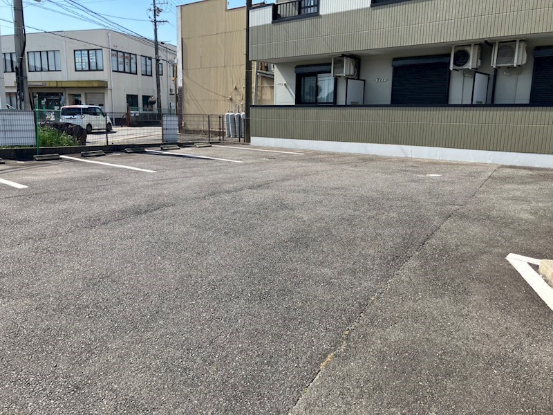 グリシーヌ 駐車場