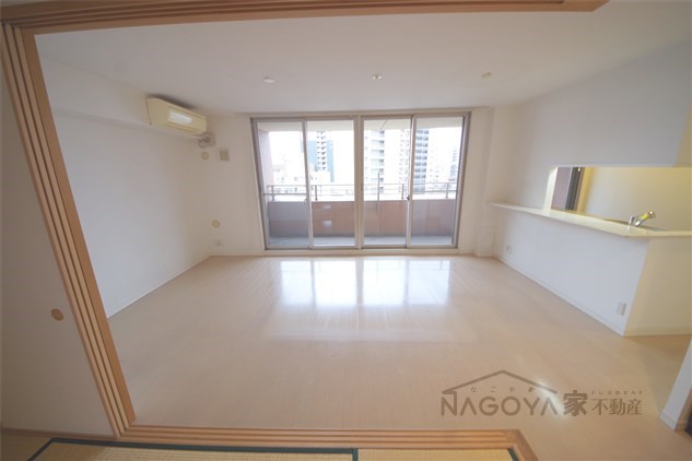 ベレーサ鶴舞公園 リビング