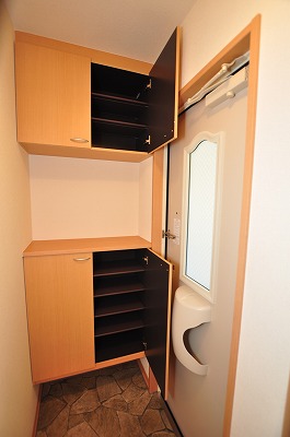 ヒルサイド１ 玄関