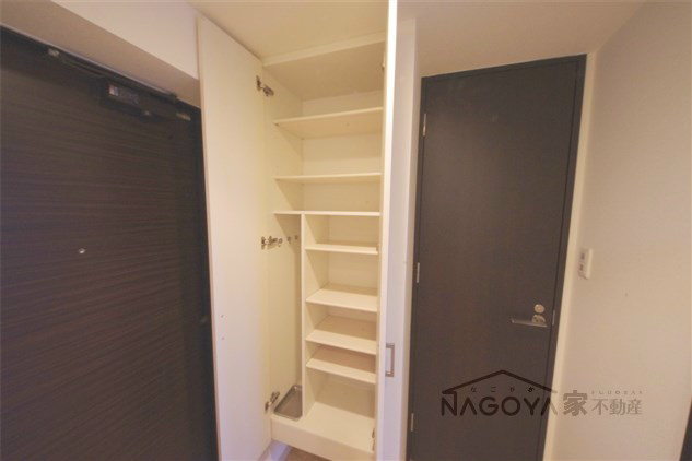 エスティメゾン東別院 玄関