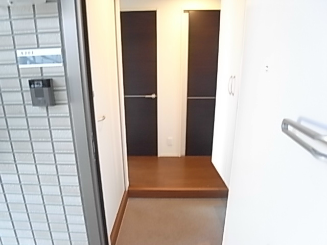 プレミールＢ 玄関