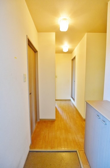 コンフォールⅡ番館 玄関