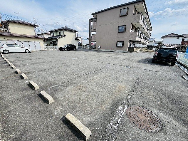 リンピアハピネス 駐車場