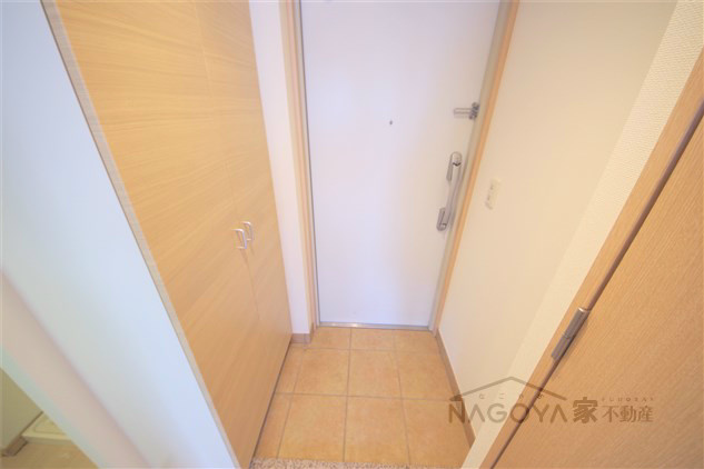 レジディア高岳 玄関