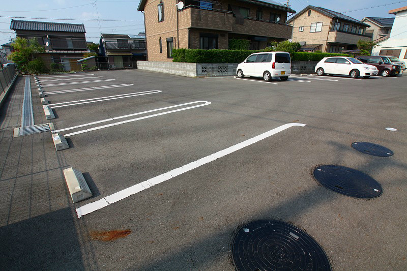 フローラル 駐車場