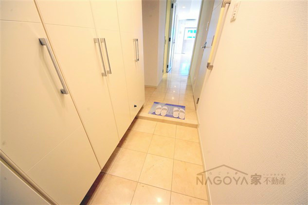 リエトコート丸の内 玄関