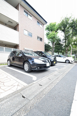 バードレイク北山 駐車場
