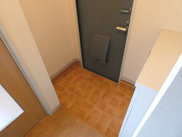 アップルヒルズ２号館 玄関
