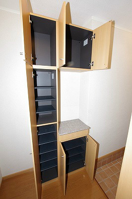 アバンツァートカーサ溝尻 　A棟 玄関