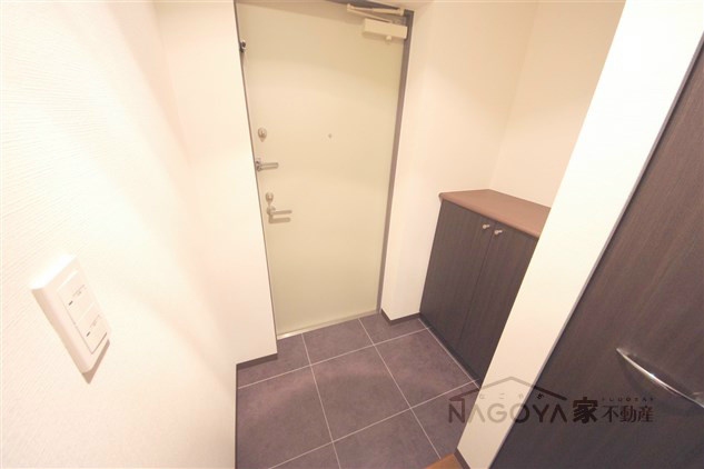 ヴァリエ東別院 玄関