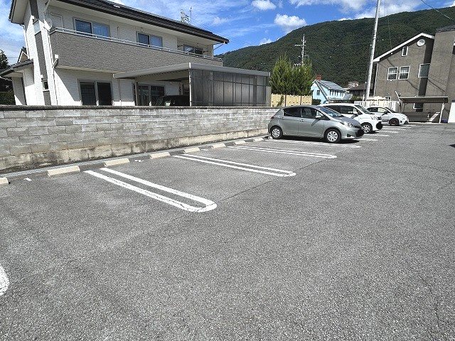 プリマクラッセ 駐車場