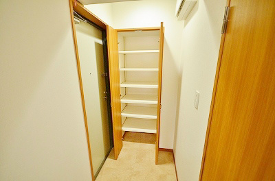 アヴィニールグランデ金田 玄関