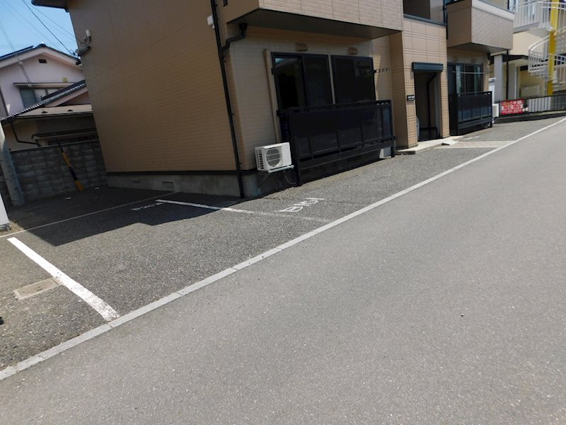 エスポアールB 駐車場