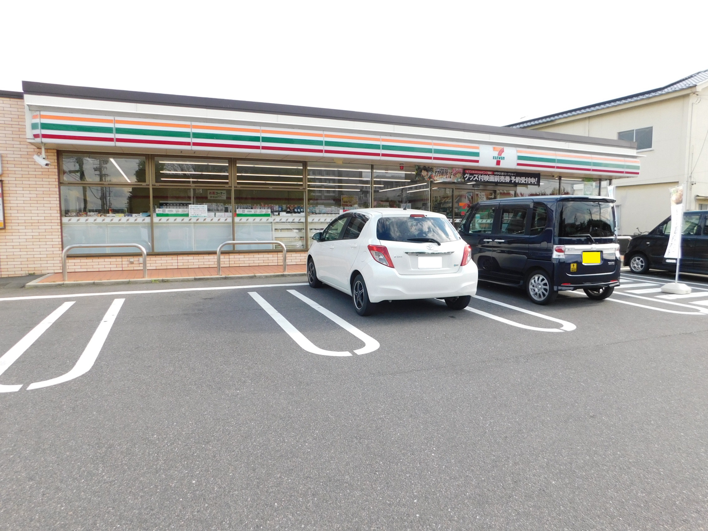 エスポアールB コンビニ