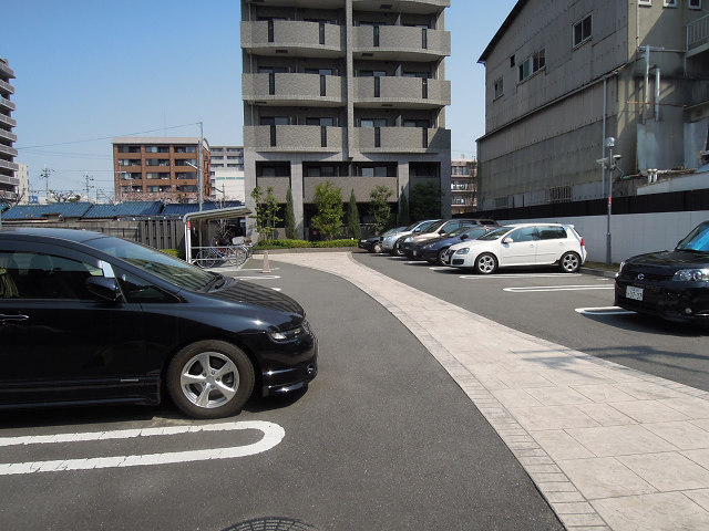 インノバーレ桜ヶ丘 駐車場