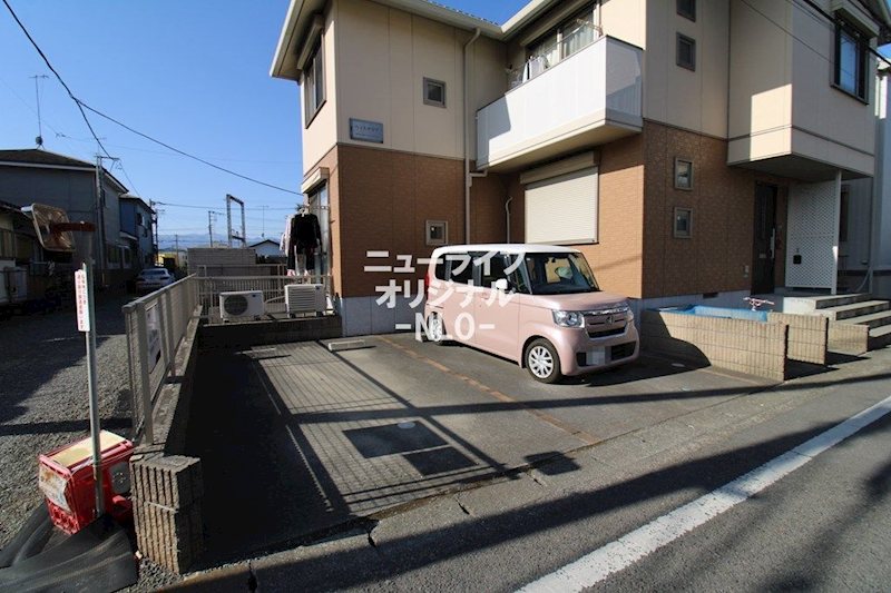 ウィステリア 駐車場