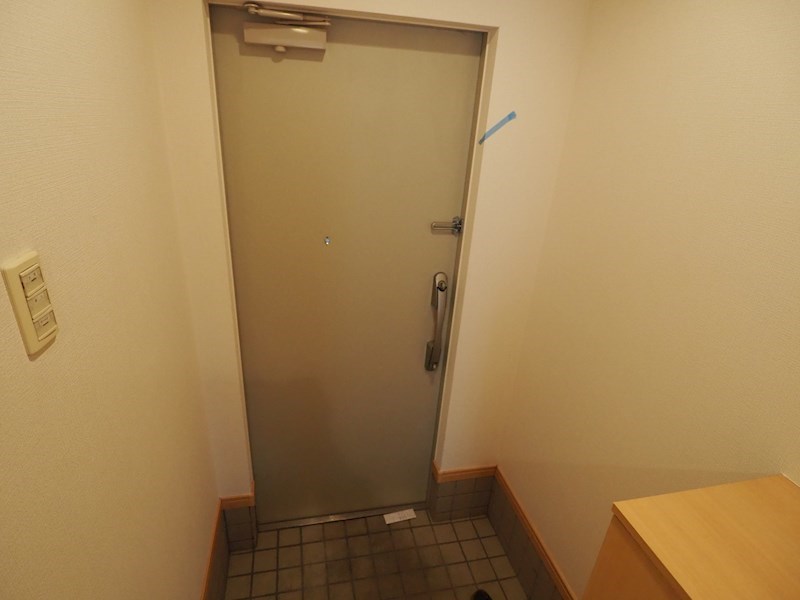 メゾンド北野 玄関