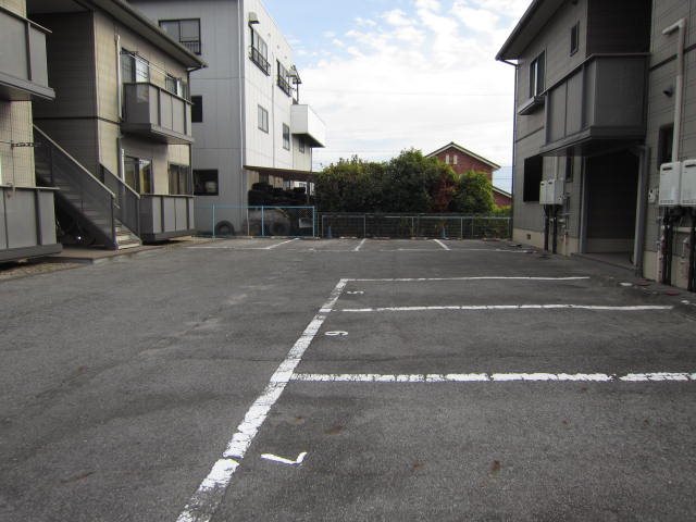 メゾンセレーノB 駐車場