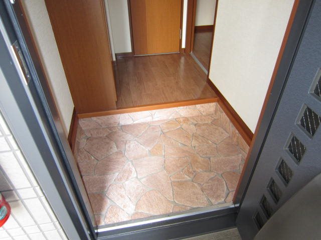 メゾンセレーノB 玄関