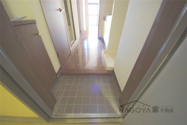 シティライフ春岡 玄関