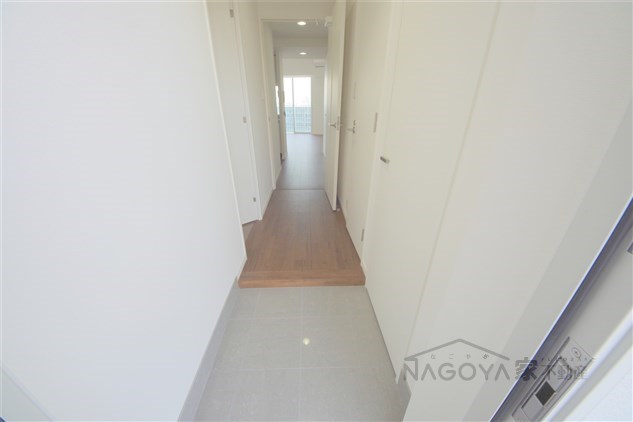 CORNES HOUSE NAGOYA 玄関