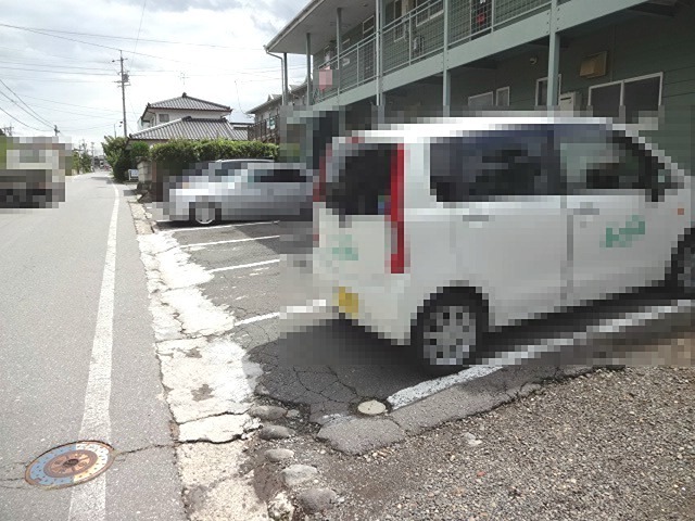クレールあおば 駐車場