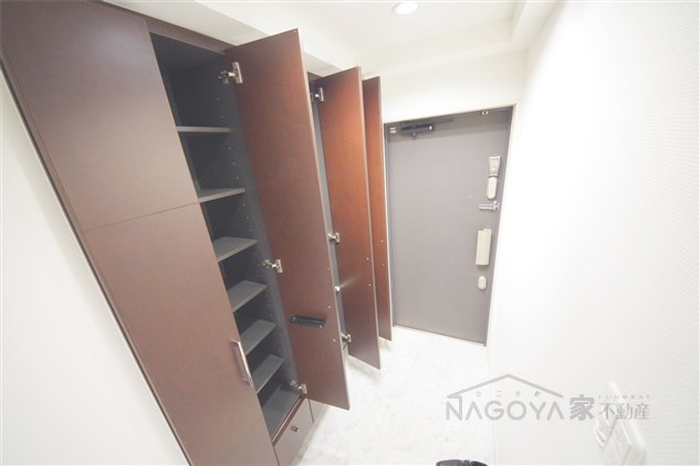 リエトコート丸の内 玄関