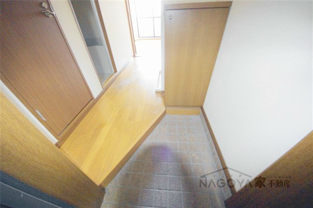 フォレスト３１８ 玄関