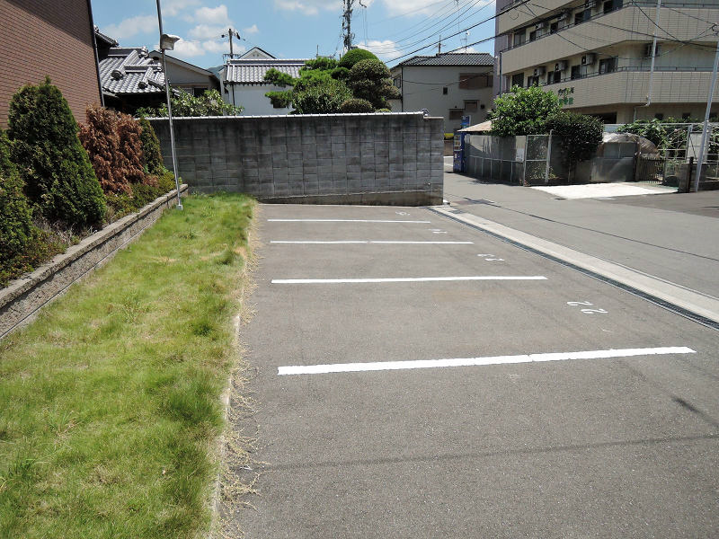 クロワール 駐車場