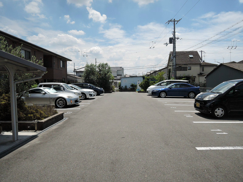 クロワール 駐車場