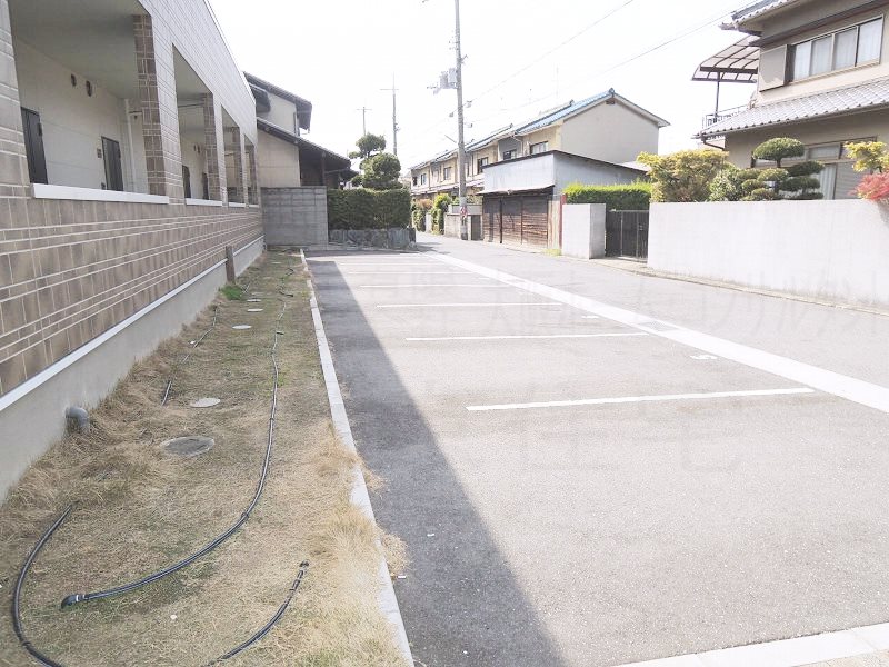 サンライブラ 駐車場