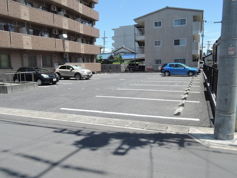 イサリオン 駐車場