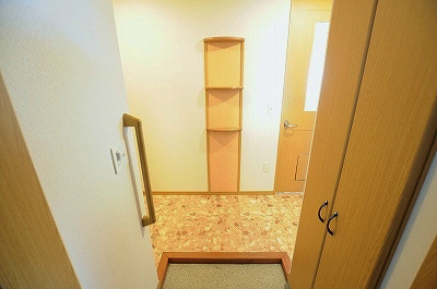 ニューリバー戸畑 玄関