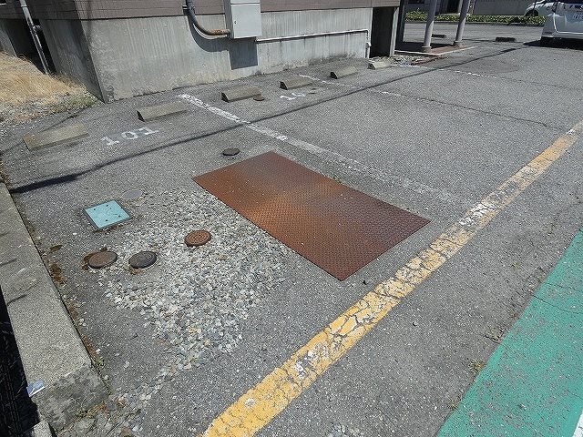 アピタシオン双葉 駐車場
