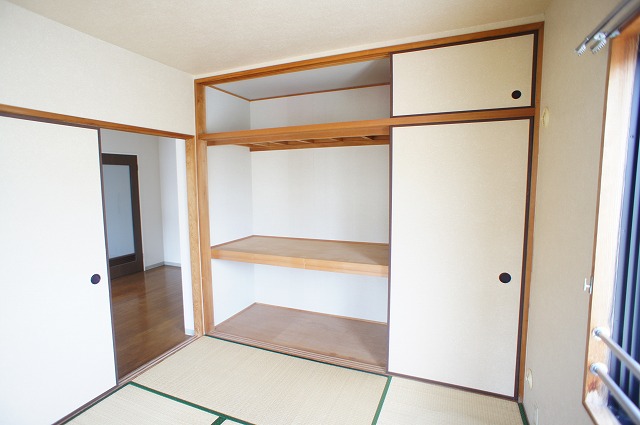 CASA西向日 収納